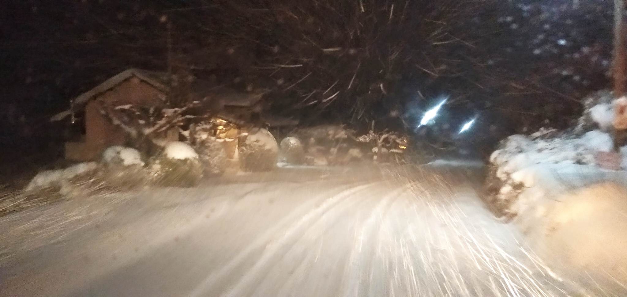 Ισχυρή χιονόπτωση στα Καλάβρυτα – Κλειστά τα σχολεία