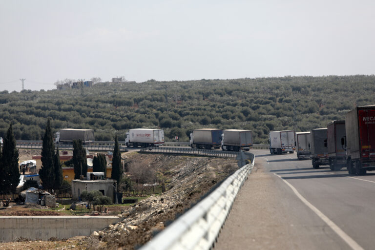 Φάλαγγα οχημάτων των Γάλλων «Γιατρών χωρίς Σύνορα» εισήλθε στη βορειονατολική Συρία μεταφέροντας βοήθεια στους σεισμοπαθείς