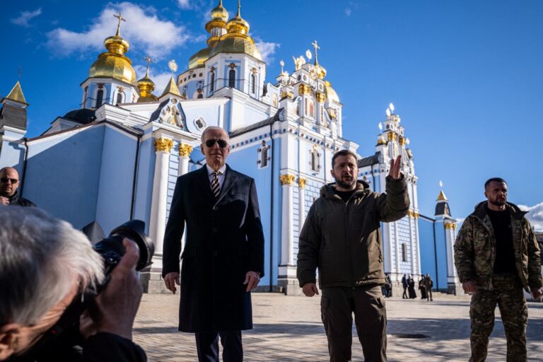 Αιφνιδιαστική επίσκεψη Μπάιντεν στο Κίεβο