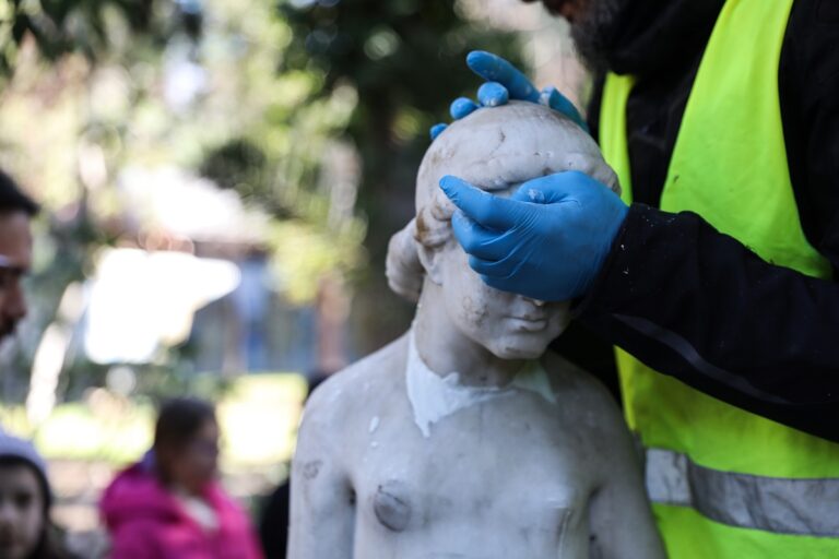 Ξεκίνησε η αποκατάσταση των υπαίθριων γλυπτών της Αθήνας