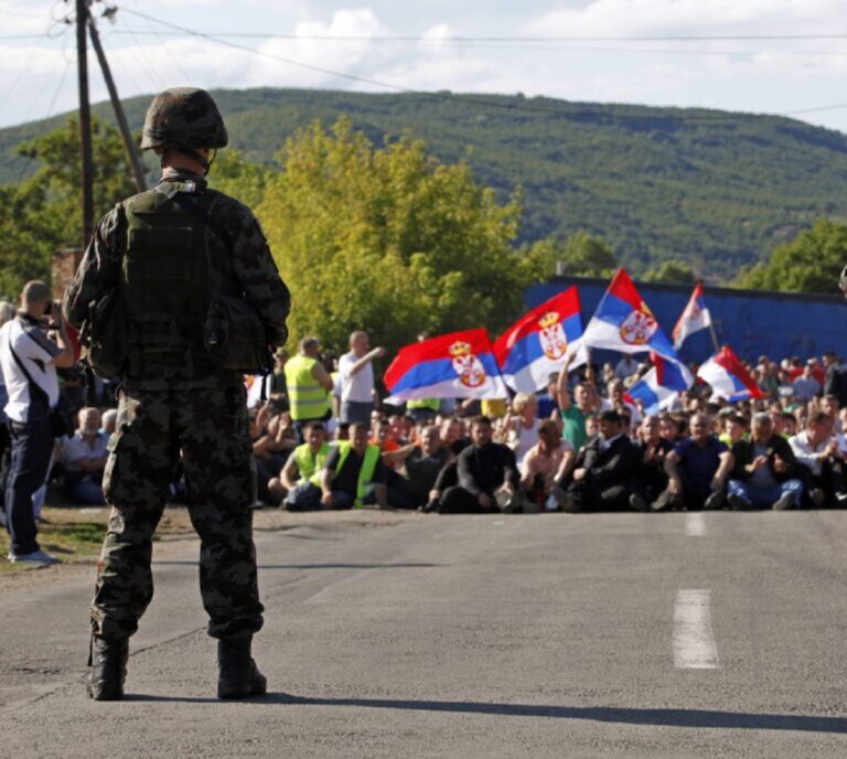 Σερβία: Συλλήψεις ακροδεξιών κατά τη συγκέντρωση για το Κόσοβο – «Απείλησαν την ζωή» του προέδρου της Δημοκρατίας