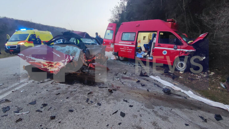 Δύο νεκροί σε σύγκρουση ασθενοφόρου με αυτοκίνητο στα Ιωάννινα (video-photos)