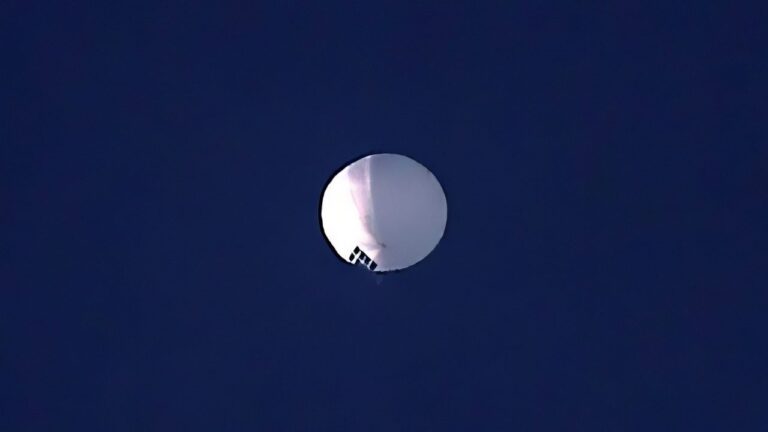 ΗΠΑ: Το μπαλόνι φέρει εξάρτημα παρακολούθησης – Απορρίπτεται η εξήγηση της Κίνας για μετεωρολογικό αερόπλοιο