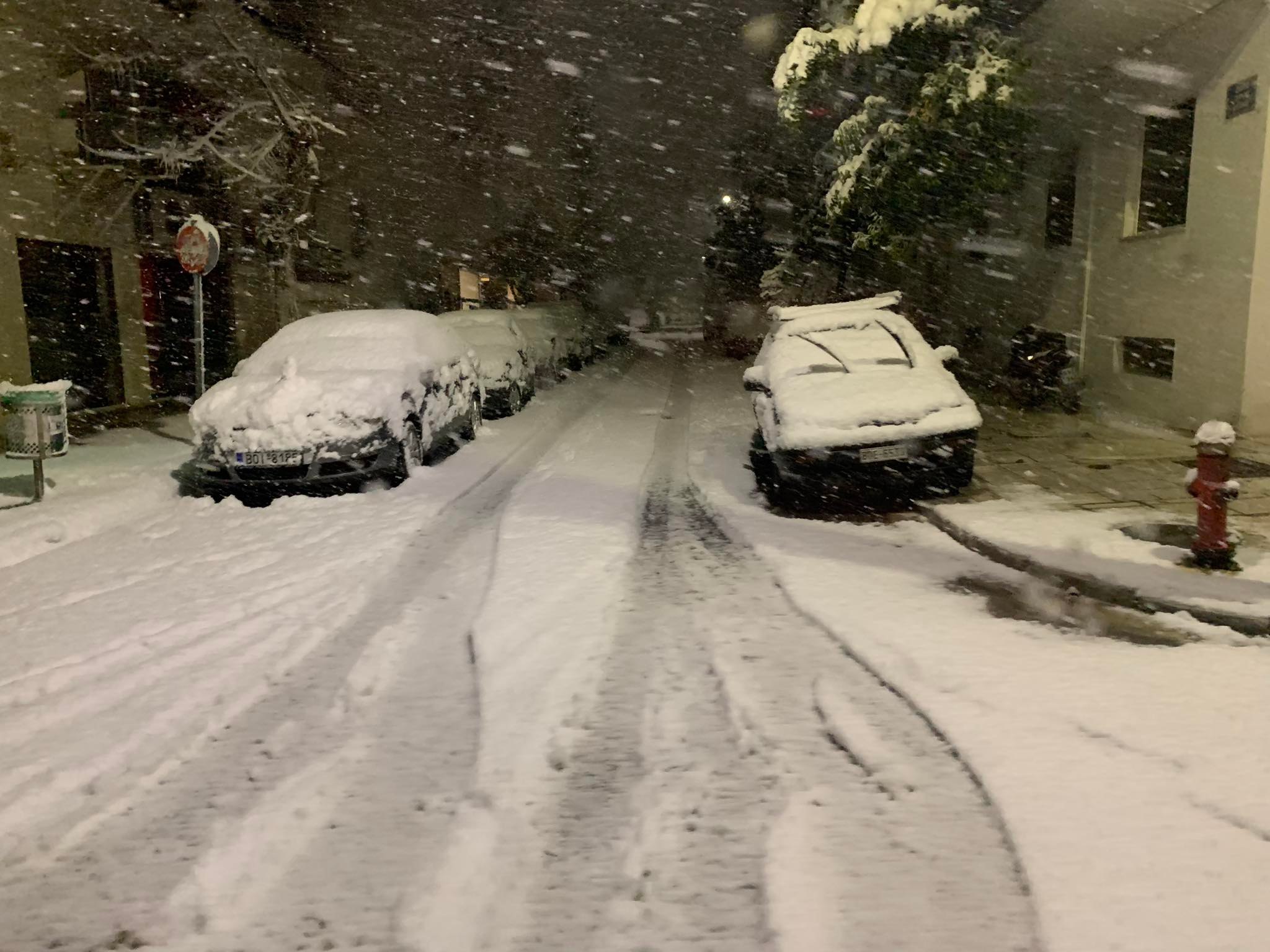 Πυκνή χιονόπτωση σ’ όλη την Μαγνησία και στην πόλη του Βόλου (Φωτογραφίες)
