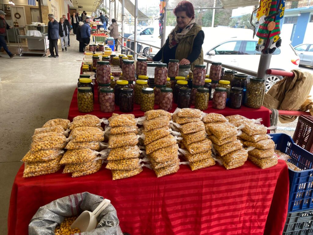 Καλαμάτα: Πλήθος κόσμου για Σαρακοστιανά στην Κεντρική Αγορά – Την «τιμητική» τους τα Ιχθυοπωλεία (photos)