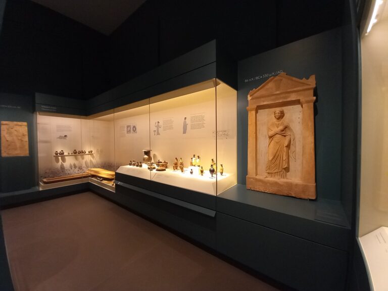 Ανοίγει για το κοινό η επανέκθεση του Αρχαιολογικού Μουσείου της Ελευσίνας