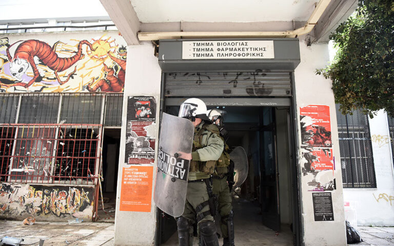 Θεσσαλονίκη: Ταυτοποιήθηκαν τρεις νεαροί για επεισόδια με ΜΑΤ στο ΑΠΘ