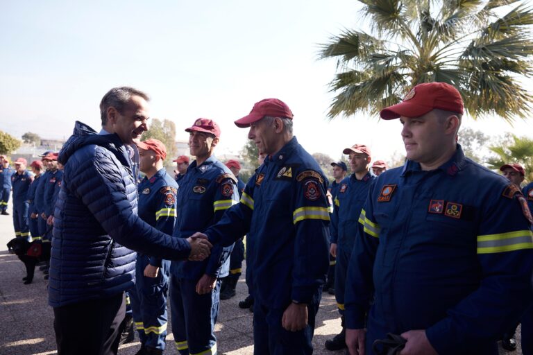 Συνάντηση Κ. Μητσοτάκη με τα μέλη της ΕΜΑΚ: Επιχειρήσατε υπό συνθήκες που για εμάς τους κοινούς θνητούς είναι περίπου αδιανόητες