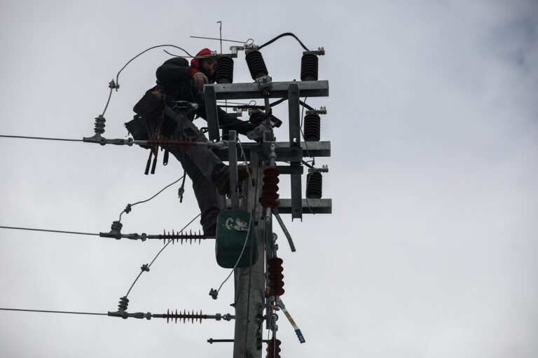ΔΕΔΔΗΕ: Πού εντοπίζονται προβλήματα ηλεκτροδότησης, λόγω κακοκαιρίας