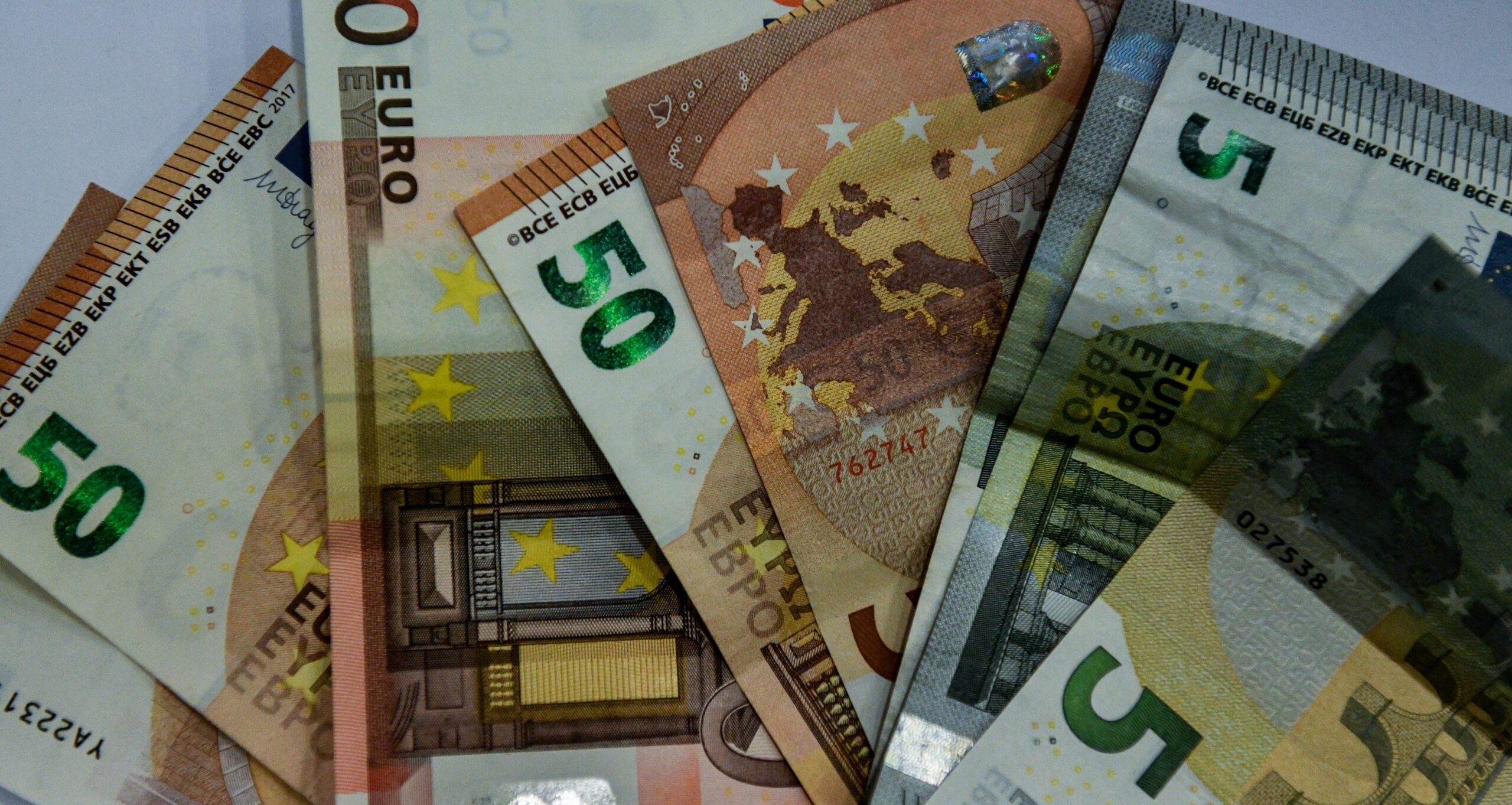 Προϋπολογισμός: Πρωτογενές πλεόνασμα 2,4 δισ. ευρώ στο τετράμηνο – Υπέρβαση 1,6 δισ. στα φορολογικά έσοδα