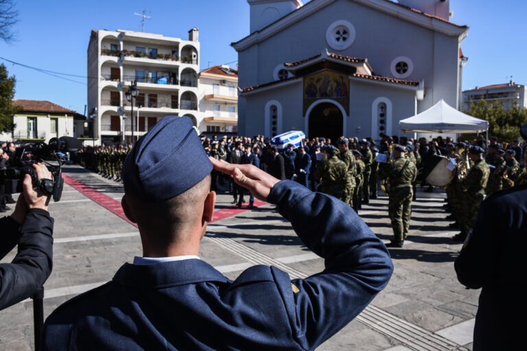 Σπαρακτικοί οι επικήδειοι των γονέων του Μάριου – Μιχαήλ Τουρούτσικα: «Μόνη παρηγοριά ότι πέθανε όπως επιθυμούσε»