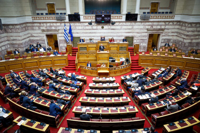 Βουλή – Τροπολογία για το κόμμα Κασιδιάρη: «Ναι» από ΠΑΣΟΚ ΚΙΝΑΛ, «όχι» από ΣΥΡΙΖΑ, ΚΚΕ, Ελληνική Λύση & Μέρα25