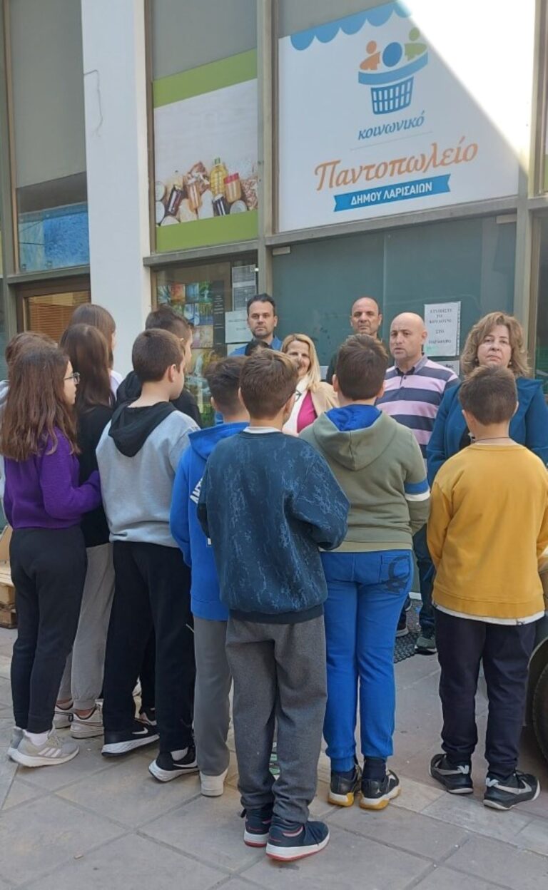 Μαθητές στο Κοινωνικό Παντοπωλείο Λάρισας