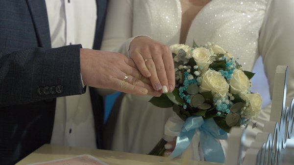 «Ο πόλεμος δεν εμποδίζει την αγάπη»: 20 ζευγάρια παντρεύτηκαν την ημέρα του Αγίου Βαλεντίνου στη Βινίτσια