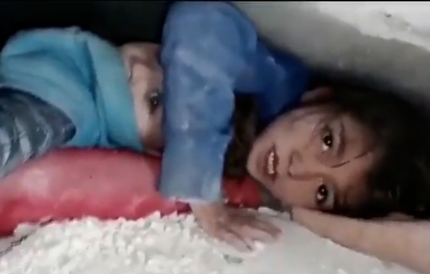 Σεισμός στην Τουρκία: Συγκλονιστικές διασώσεις παιδιών μπροστά στην κάμερα