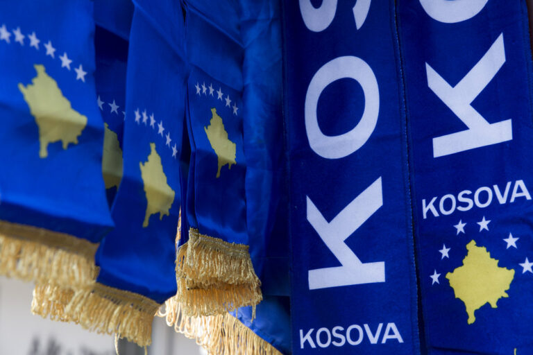 Επέτειος ανεξαρτησίας του Κοσόβου – Εορτασμοί από τους Αλβανούς, θλίψη από τους Σέρβους