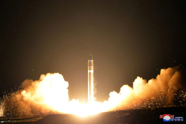 Στην εκτόξευση δύο βαλλιστικών πυραύλων μικρού βεληνεκούς προχώρησε η Βόρεια Κορέα