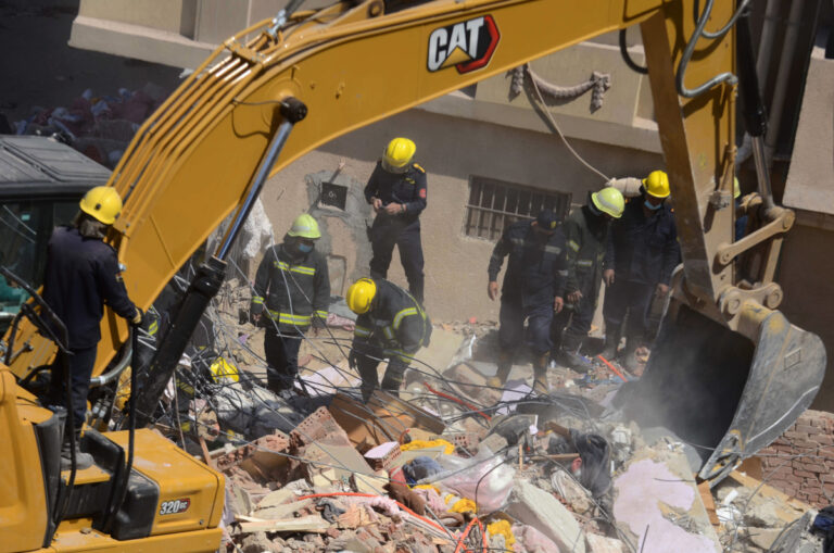 Αίγυπτος: Κατάρρευση τετραώροφης πολυκατοικίας – Δύο νεκροί και 20 τραυματίες