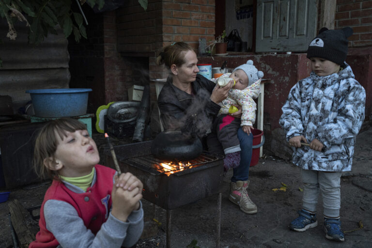 Χιλιάδες παιδιά μεταφέρονται συστηματικά από την Ουκρανία στη Ρωσία – Η διεθνής κοινότητα κάνει λόγο για «γενοκτονία»