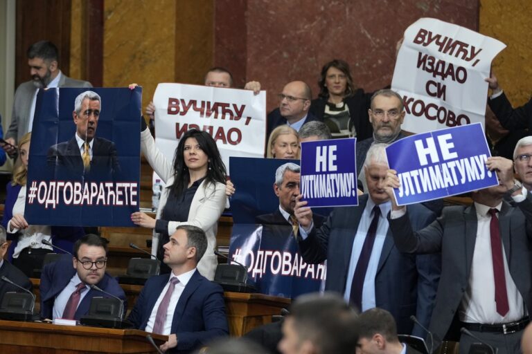 Σερβία: Σε κλίμα έντασης με την συμμετοχή και του ΠτΔ συνεδριάζει η Βουλή για το θέμα του Κοσόβου