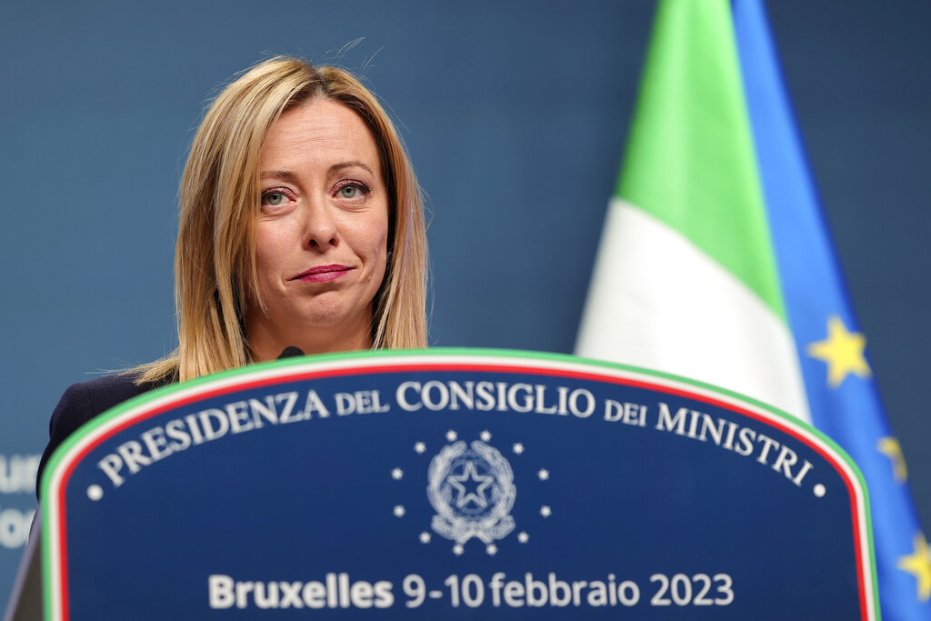 Ιταλικός Τύπος: Η Ιταλική διπλωματία εργάζεται για αστραπιαία συνάντηση Μελόνι-Μπάιντεν στη Βαρσοβία