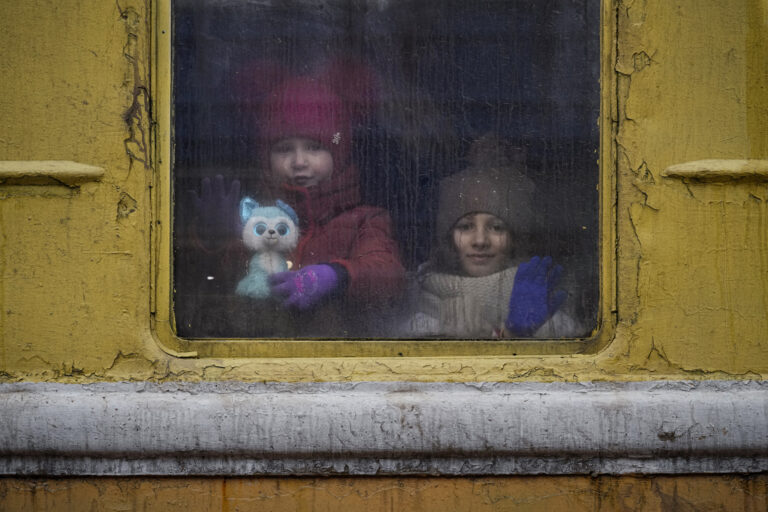 Έκθεση καταγγέλλει τη ρωσική πολιτική μετεγκατάστασης χιλιάδων παιδιών από την Ουκρανία