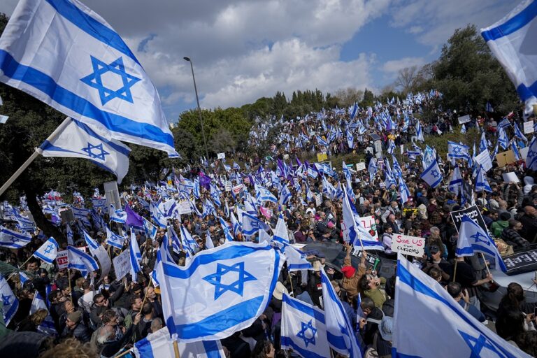 Ισραήλ: Δεκάδες χιλιάδες σε αντικυβερνητική διαδήλωση «για να σωθεί η δημοκρατία»