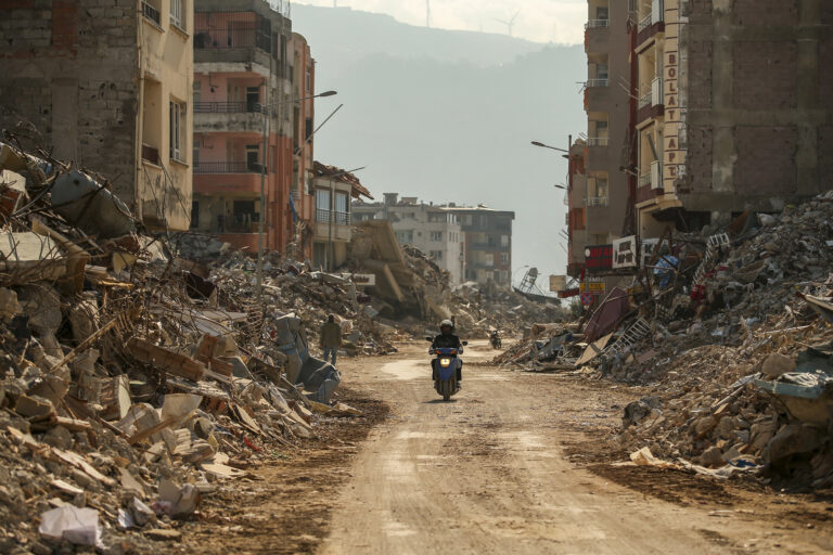Σεισμός στην Τουρκία: Νέα δόνηση 5,6 Ρίχτερ – Τουλάχιστον ένας νεκρός και 100 τραυματίες