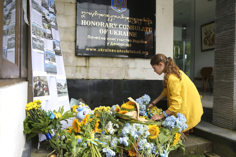 Ένας χρόνος από τη ρωσική εισβολή στην Ουκρανία: Αμείλικτοι οι αριθμοί, επιτακτικό αίτημα για ειρήνη