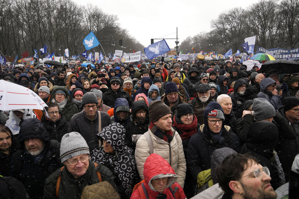 Βερολίνο: Διαδήλωση κατά της αποστολής όπλων στην Ουκρανία και υπέρ των διαπραγματεύσεων