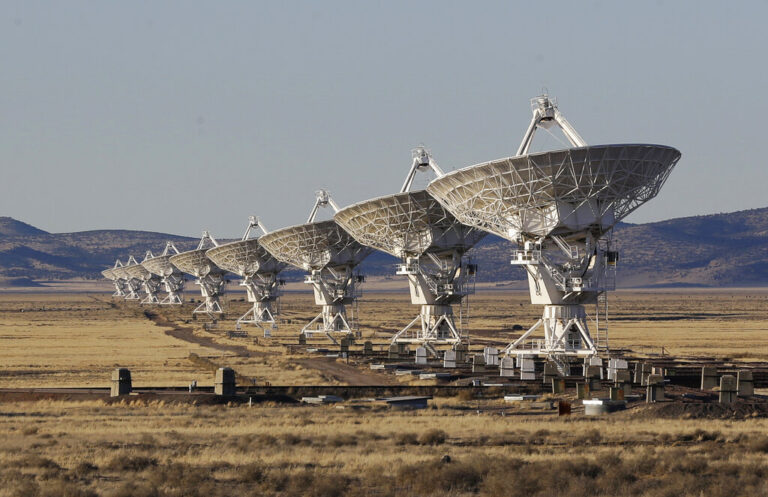 Οι αστρονόμοι έπιασαν οκτώ μυστηριώδη ραδιοσήματα από το Διάστημα