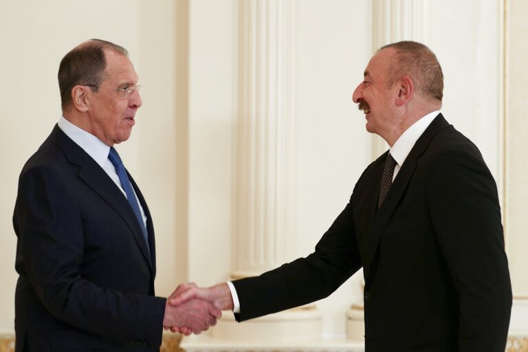 Σ. Λαβρόφ: Η Ρωσία υποστηρίζει την επίλυση της κρίσης μεταξύ Αζερμπαϊτζάν και Αρμενίας 