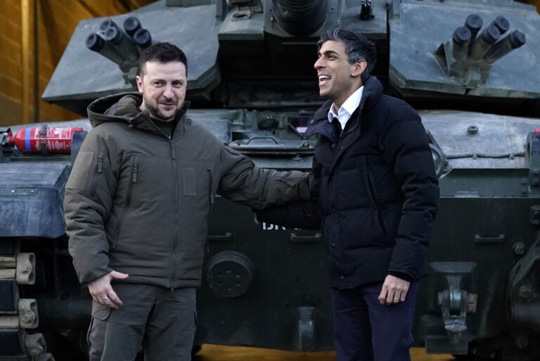 Η.Β: Με «απάντηση σε κάθε εχθρικό μέτρο» προειδοποιεί η ρωσική πρεσβεία στο ενδεχόμενο αποστολής μαχητικών αεροσκαφών στην Ουκρανία