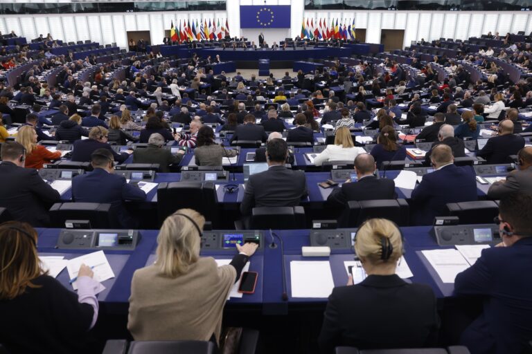 Ε.Κ: Επικύρωση της σύμβασης για την βία κατά των γυναικών από την Ε.Ε ζήτησε η Ολομέλεια