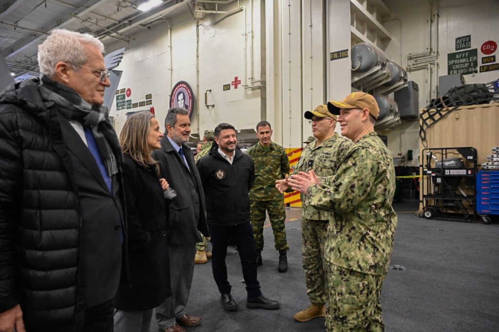 Ο Υφυπουργός Εθνικής Άμυνας κ. Νικόλαος Χαρδαλιάς, επισκέφθηκε χθες, Παρασκευή 3 Φεβρουαρίου 2023, το πυρηνοκίνητο Αεροπλανοφόρο του Αμερικανικού Ναυτικού USS George H.W. Bush (CVN 77)