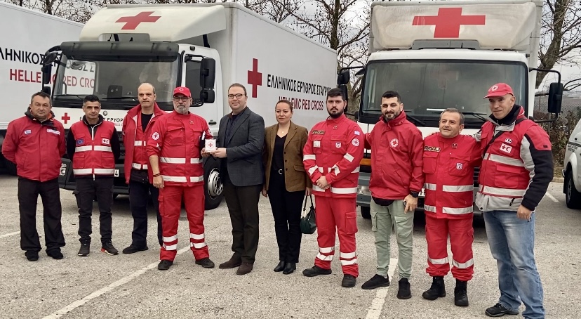 Ελληνικός Ερυθρός Σταυρός: Με χειροκροτήματα υποδέχονται τη 2η ανθρωπιστική αποστολή οι Τούρκοι πολίτες