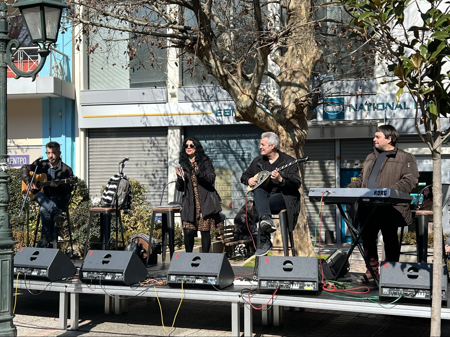 IMG_9452 «Τσίκνισαν» με ζωντανή μουσική στην πλατεία Λαού οι Φαρσαλινοί