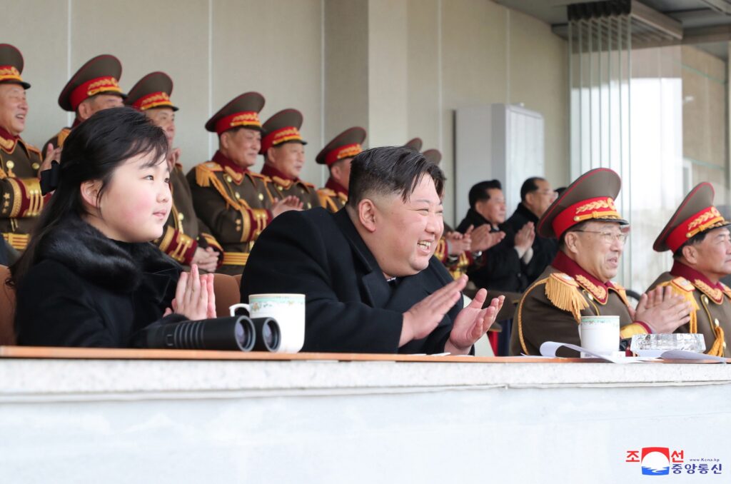 Βόρεια Κορέα: Εμφάνιση του Κιμ Γιονγκ Ουν με την κόρη του