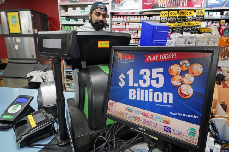 ΗΠΑ: Κέρδισε 1,35 δισ. δολάρια στο Τζακ ποτ του Mega Millions αλλά γύρισε σπίτι με το 1/3 του ποσού