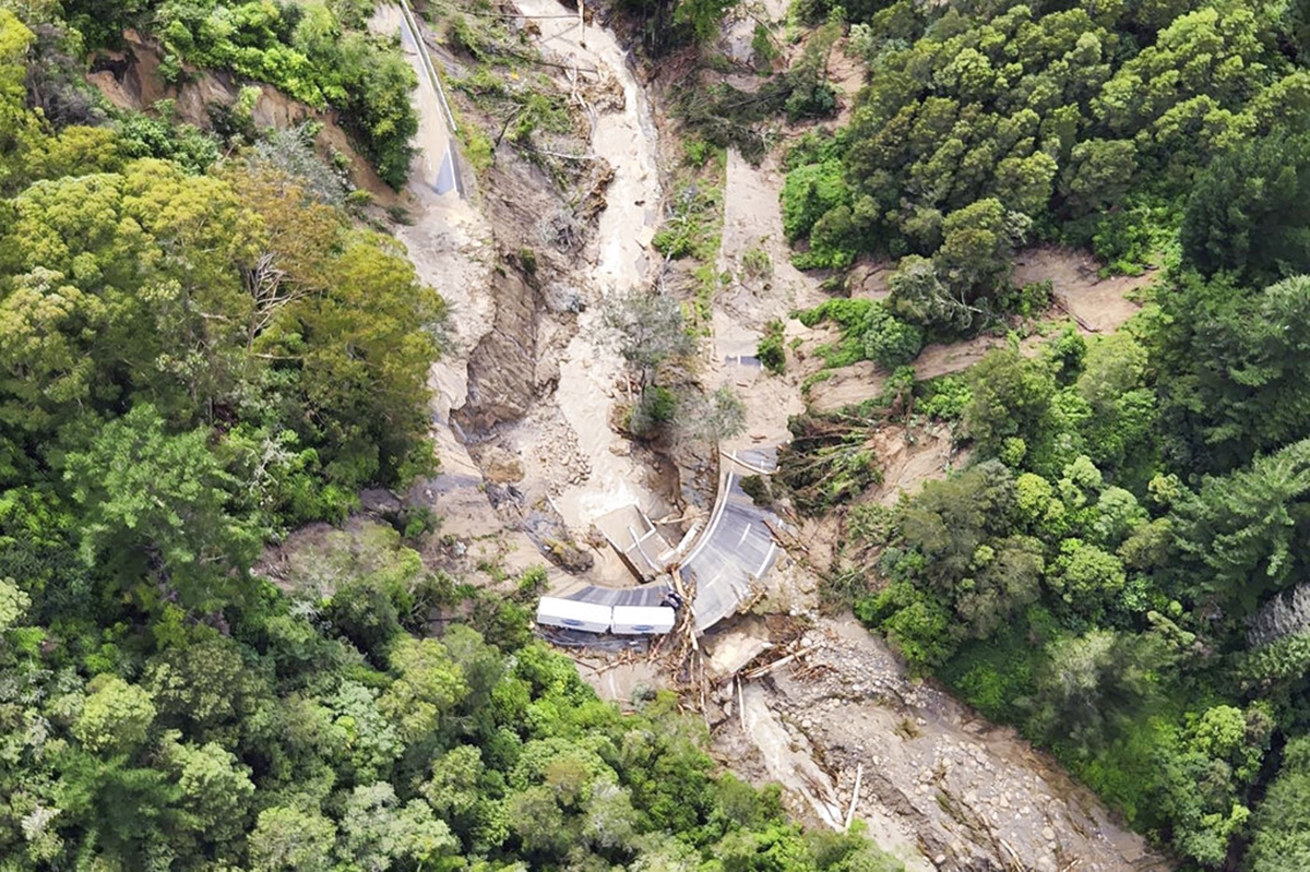 Ένθετο κόσμος: Τεράστιες καταστροφές από τον κυκλώνα στη Ν. Ζηλανδία