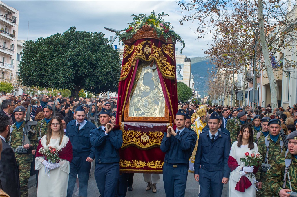 Καλαμάτα: Χιλιάδες πιστοί στον εορτασμό της Πολιούχου Παναγίας Υπαπαντής (φωτογραφίες)