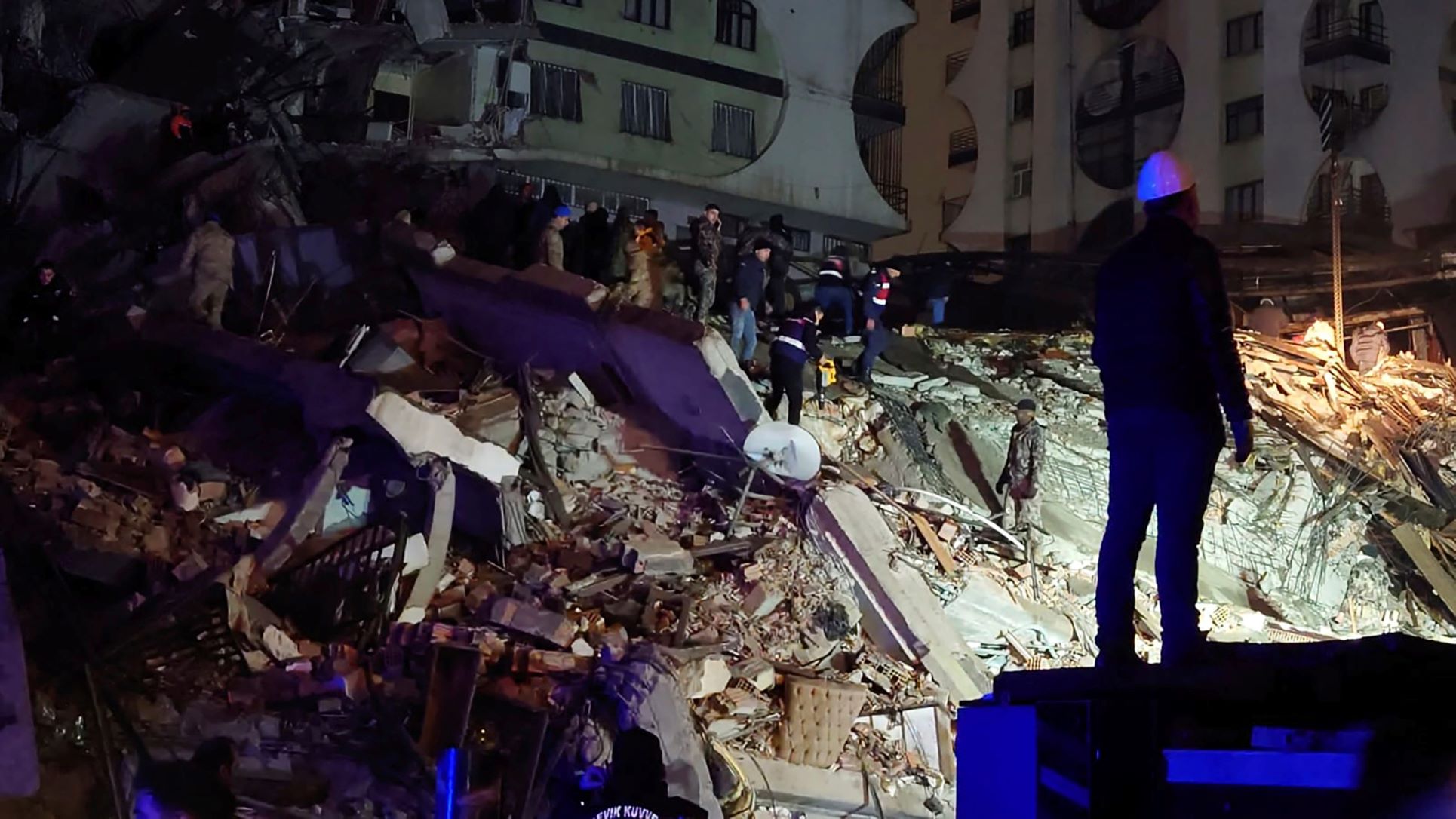 ΕΕ – Επίτροπος Γειτονίας και Διεύρυνσης για σεισμό στην Τουρκία: Έτοιμοι να στείλουμε βοήθεια σε αυτές τις δύσκολες στιγμές