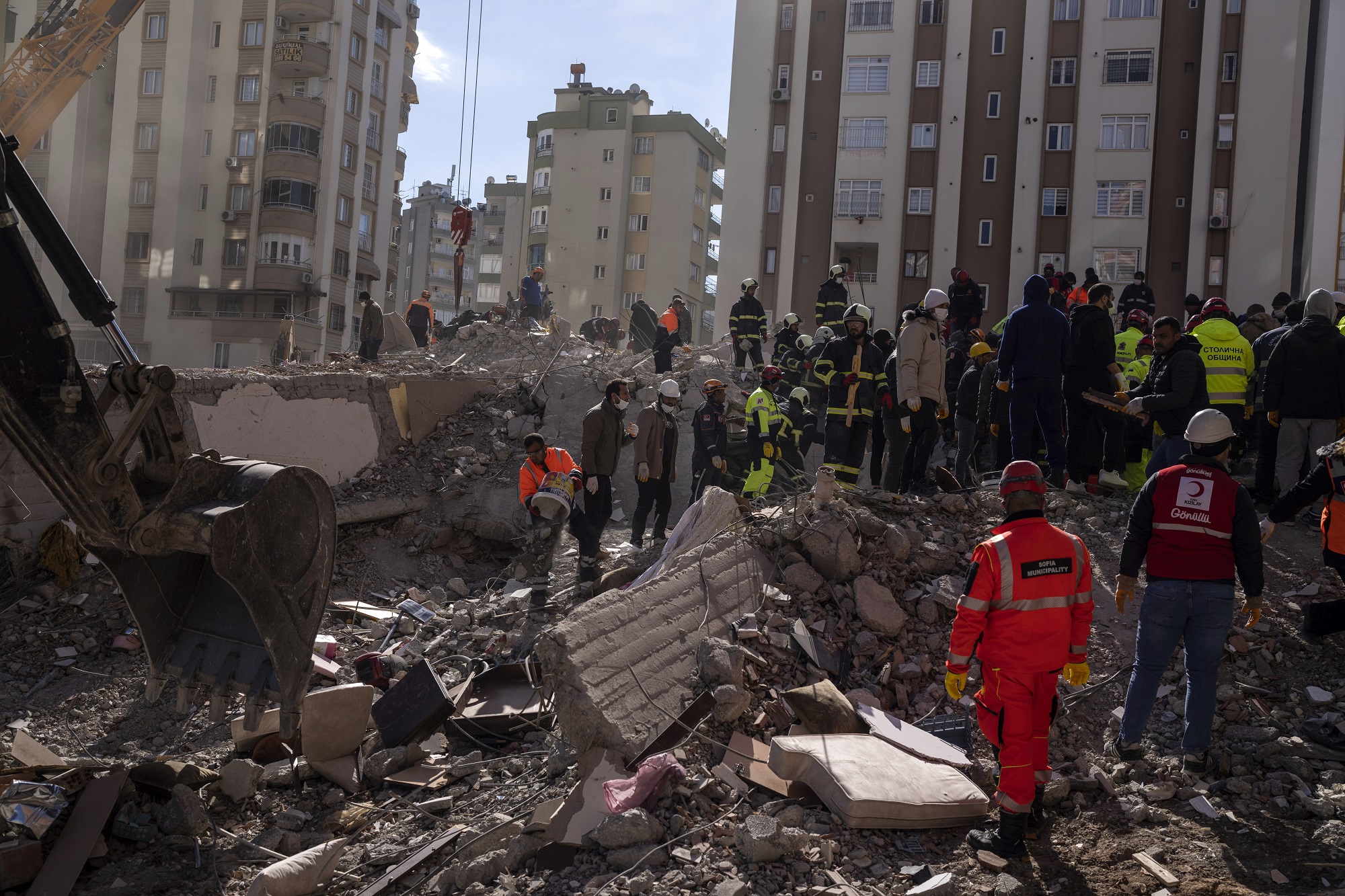Τούρκος δημοσιογράφος: Άνθρωποι παγιδευμένοι κάτω από τα ερείπια μου στέλνουν μηνύματα για να τους σώσω 