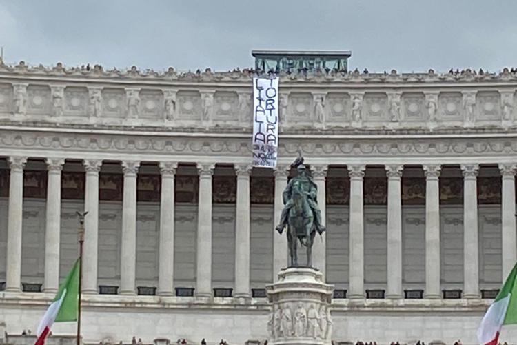 Ρώμη: Εισβολή ακτιβιστών στο Βωμό της Πατρίδας υπέρ του αναρχικού Αλφρέντο Κόσπιτο