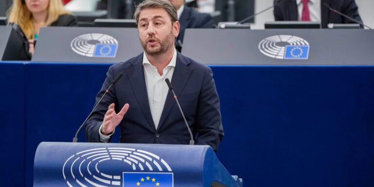 Νίκος Ανδρουλάκης: Παραιτείται από τη θέση του ευρωβουλευτή