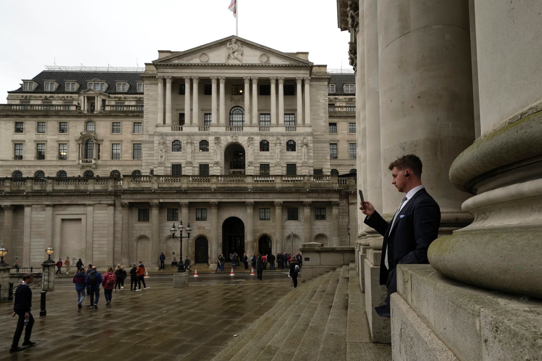 Τράπεζα Αγγλίας: Αναμένεται να αυξήσει τα επιτόκια για 10η συνεχή φορά