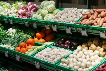 Βρετανία: Τέταρτη αλυσίδα σούπερ μάρκετ βάζει όριο αγορών στα λαχανικά