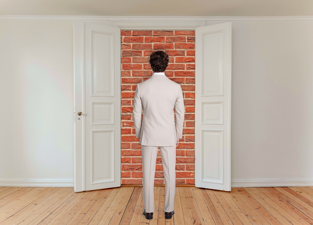 closed-door