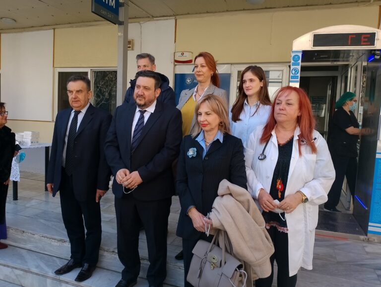 Δωρεά επτά πολυθρόνων για τους ογκολογικούς ασθενείς από το παράρτημα Λάρισας της Ελληνικής Αντικαρκινικής Εταιρίας