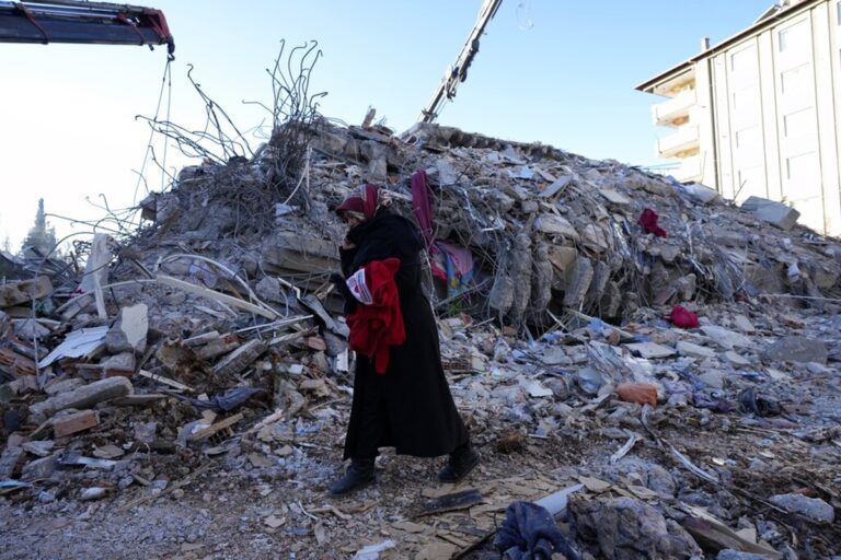Σε «αρμονική κατάρρευση» οφείλεται η κατάρρευση των κτηρίων στην Τουρκία – Ειδικός εξηγεί τι προκάλεσε την βιβλική καταστροφή